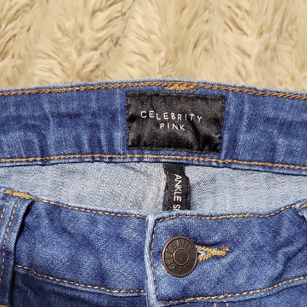 🌞Celebrity Pink Women's Distressed Blue Skinny Capris Size 1/25 - Picture 2 of 9